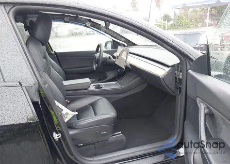 2021 Tesla Model Y Long Range Dual Motor All-Wheel Drive z USA, uszkodzony, nr VIN 5YJYGDEE8MF272037